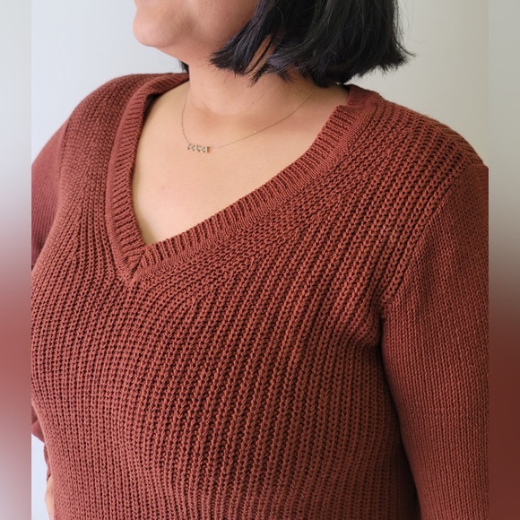 🚨NEW RD Style Cozy Rust V-Neck Knit Sweater - Picture 2 of 6